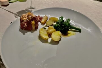 Rouleaux van asperges, zalm en Livar-schinken